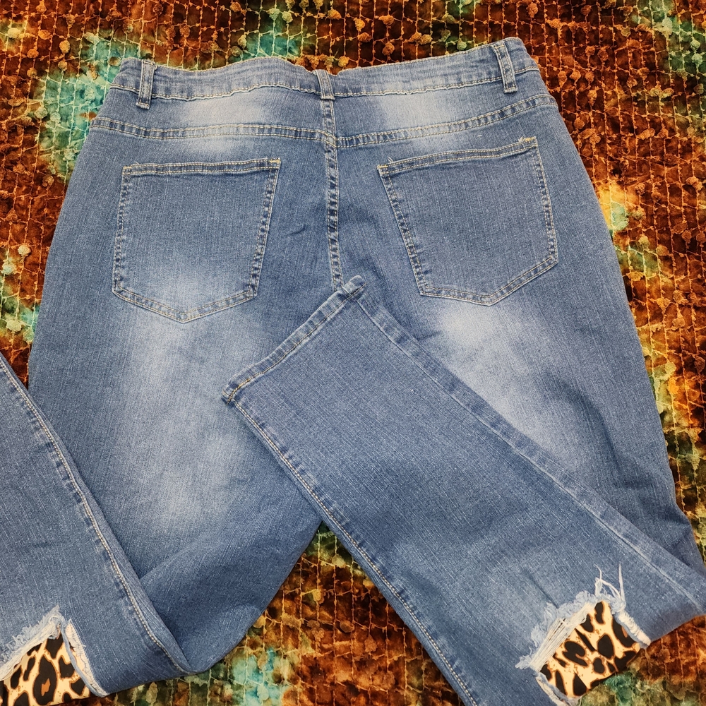 SHEIN Woman's Stretch Denim Blue Jeans with Leopard Accents. Size 3X. - Picture 3 of 4